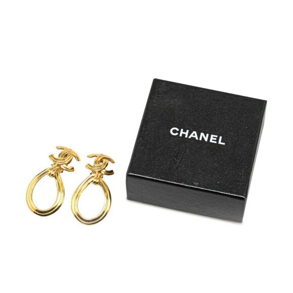 CHANEL CC Logos Hoop Dangle Clip-On Earrings Gold Tone 96P Auth w/Box D-1-015 - Picture 4 of 4